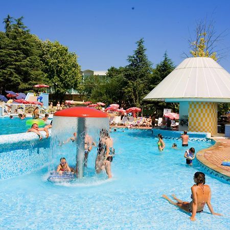 אלבנה Hotel Orhidea מראה חיצוני תמונה