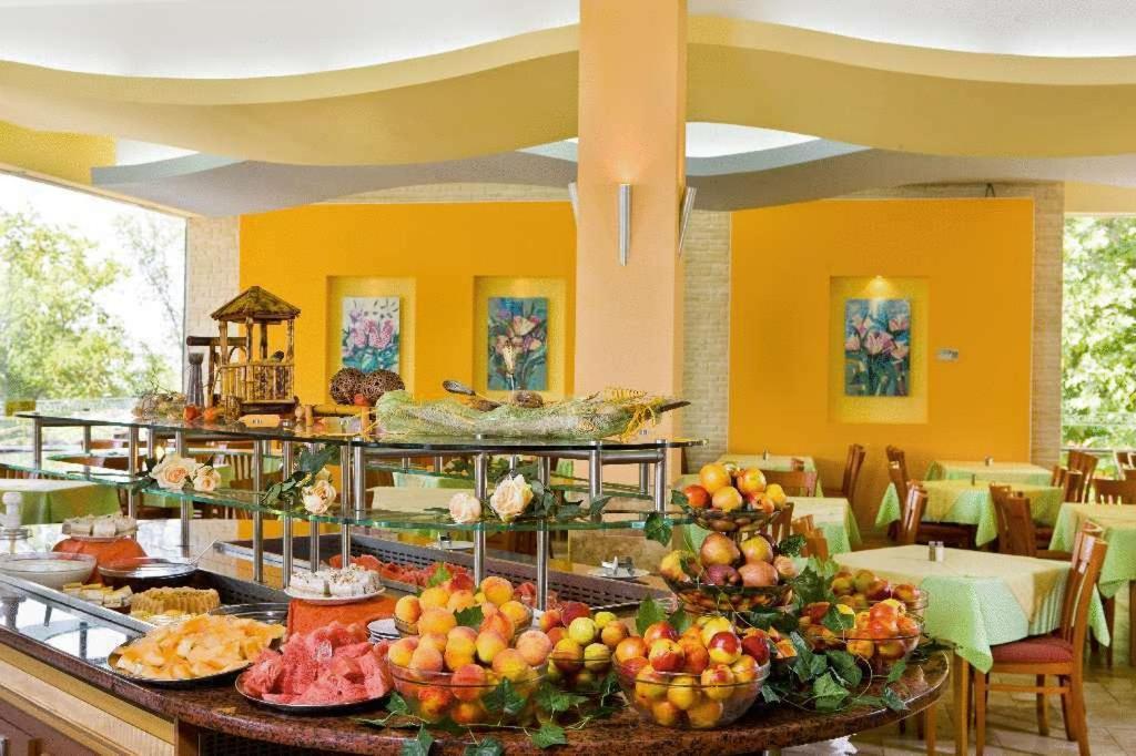 אלבנה Hotel Orhidea מראה חיצוני תמונה