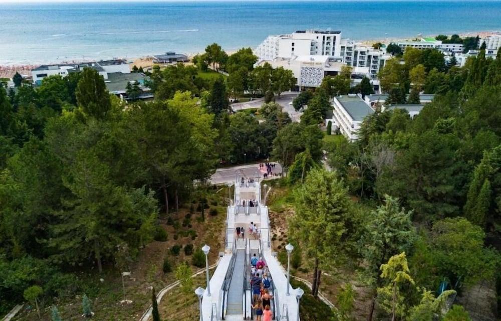 אלבנה Hotel Orhidea מראה חיצוני תמונה