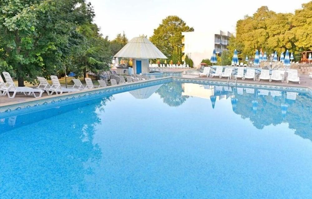אלבנה Hotel Orhidea מראה חיצוני תמונה