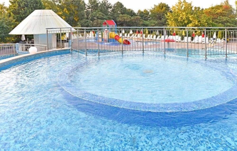 אלבנה Hotel Orhidea מראה חיצוני תמונה