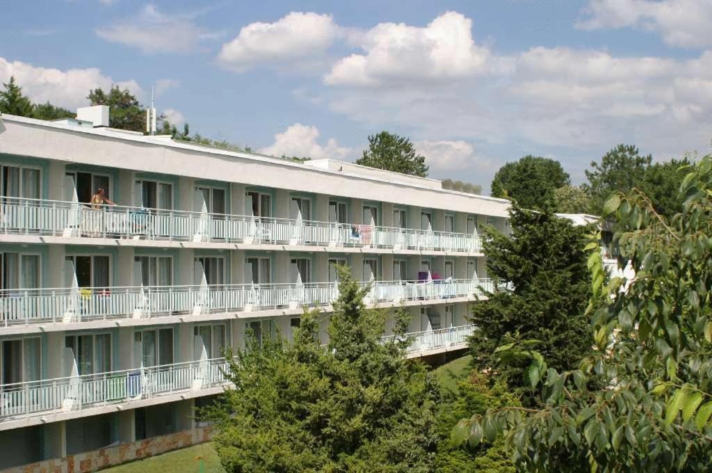 אלבנה Hotel Orhidea מראה חיצוני תמונה