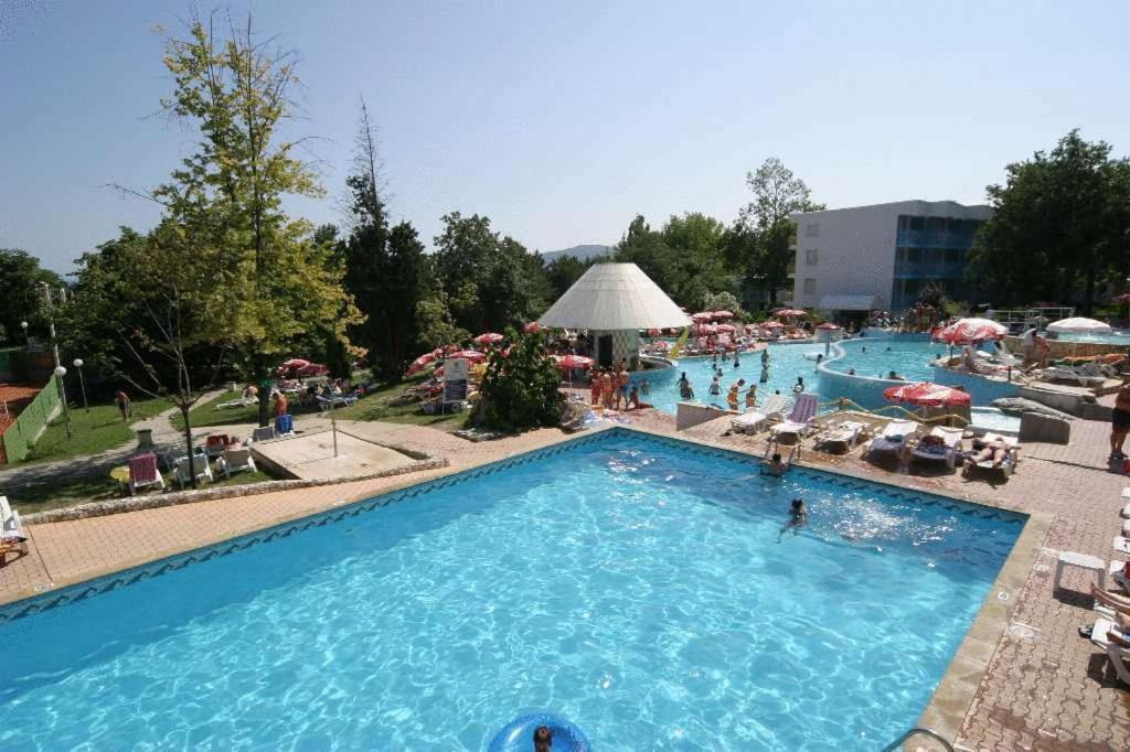 אלבנה Hotel Orhidea מראה חיצוני תמונה